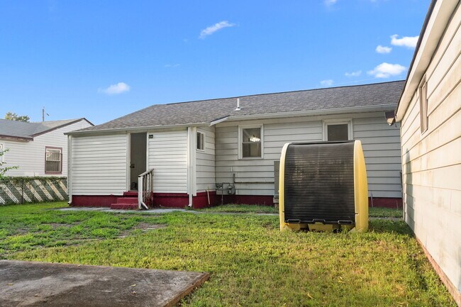 Building Photo - 905 Tifton St