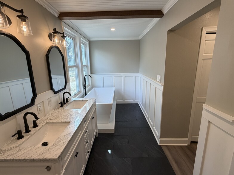 Master Bathroom - 7242 Dogwood Terrace Dr