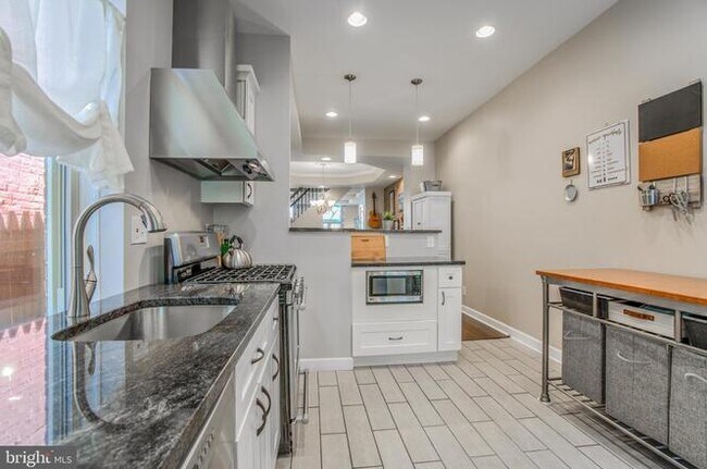 Building Photo - 2925 E Baltimore St