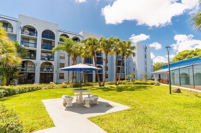 Building Photo - 9460 Fontainebleau Blvd