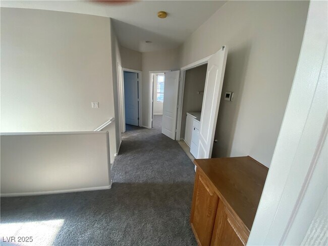 Building Photo - 680 Sumatra Pl