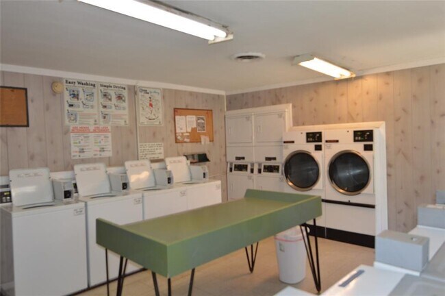 Building Photo - 8941 Gaylord Dr