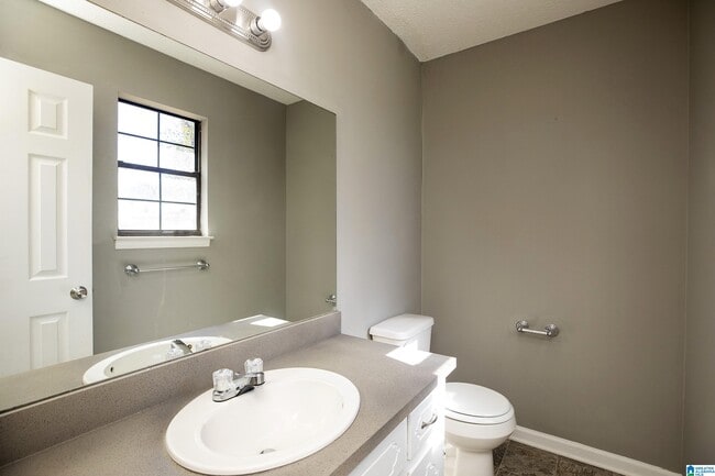 Building Photo - 2392 Zinnia Dr