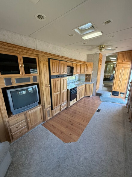 Building Photo - 911-924 24 Rd