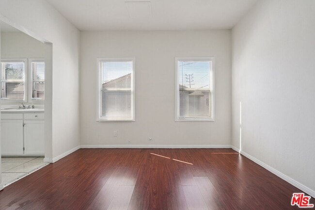 Building Photo - 1464 3/8-1464 W 35th Pl