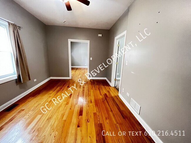 Building Photo - 1512 W 17th St