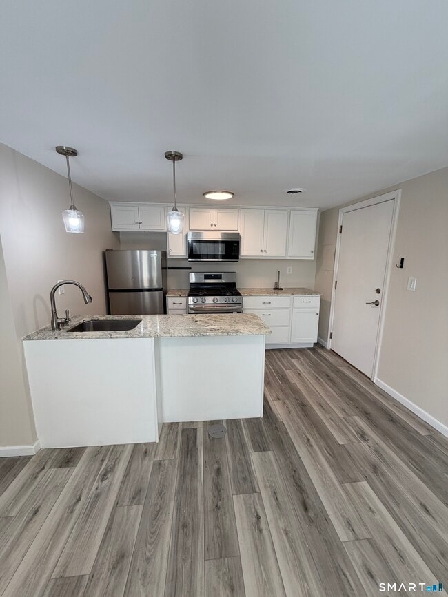 Building Photo - 267 Branford Rd