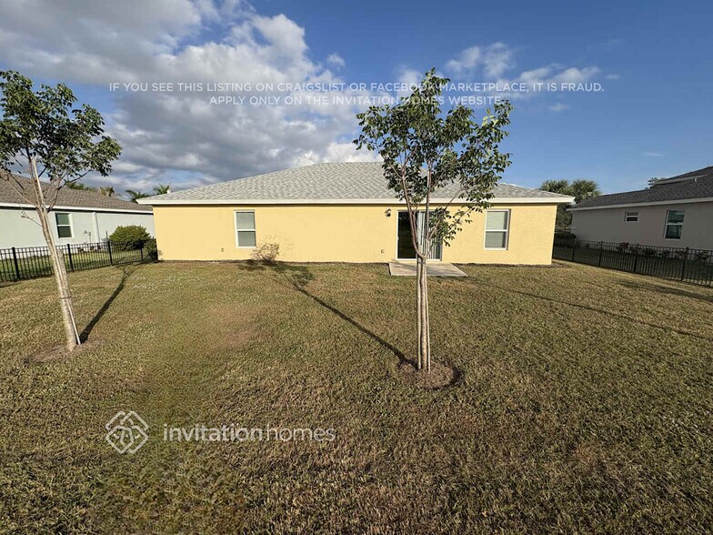 Building Photo - 16063 Dinal Dr