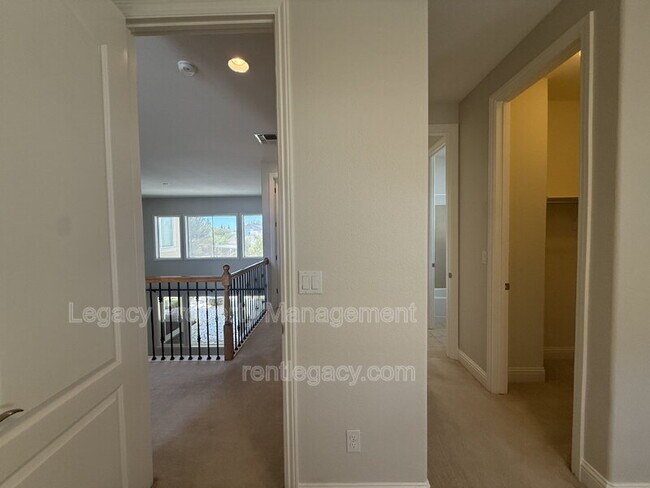 Building Photo - 8843 Latigo Ct
