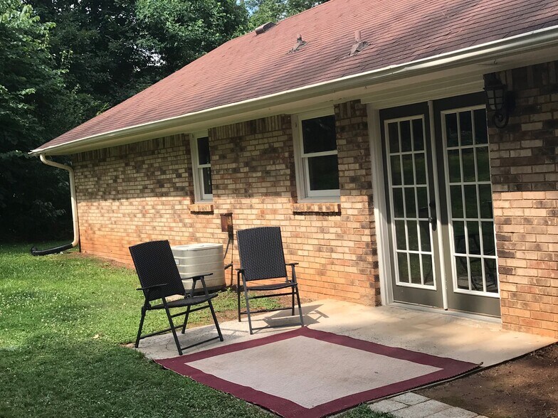 PATIO! - 1685 Bald Ridge Marina Rd