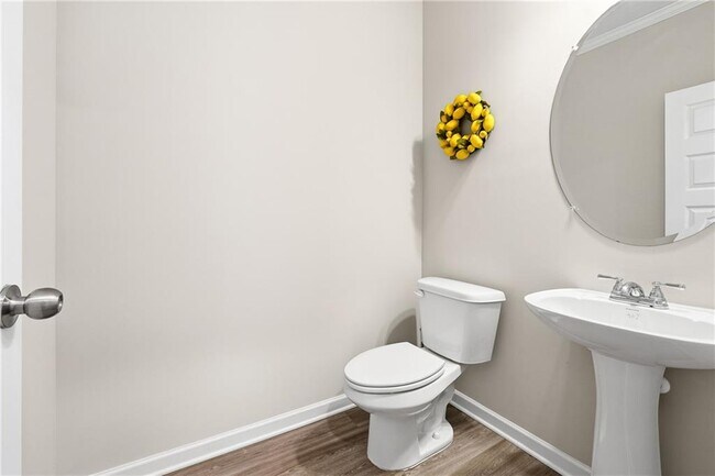 Building Photo - 334 Melody Ln