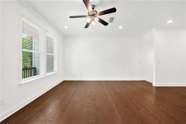 Building Photo - 6605 Beacon Dr