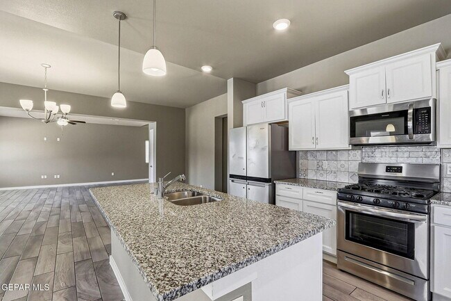 Building Photo - 14724 Tierra Fortaleza Ave