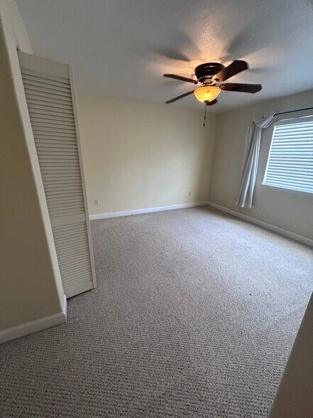 Building Photo - 10813 Sandpiper Dr