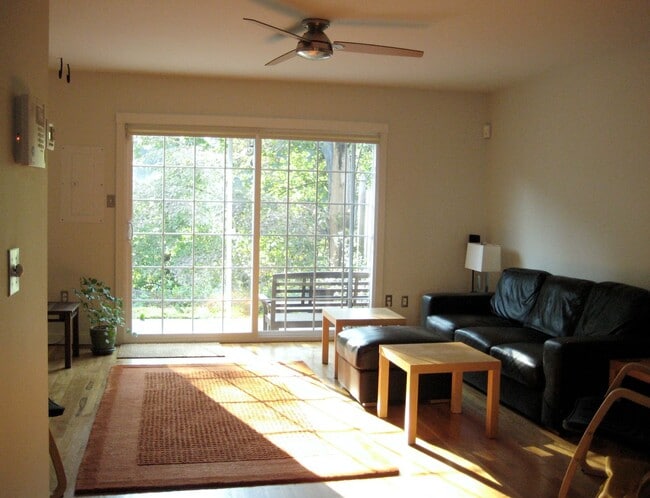 Building Photo - 415 Burgoyne Rd