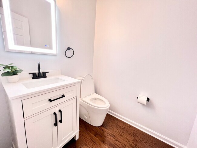 Building Photo - 6009 Mock Ives Ct NE