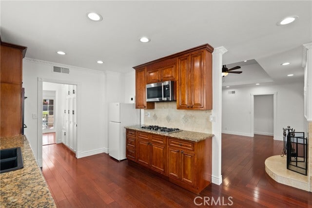 Building Photo - 23036 Burbank Blvd