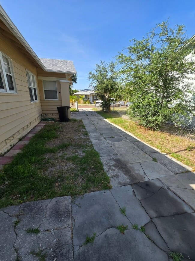Building Photo - Nice 2 Bedroom & Large extra room that you...