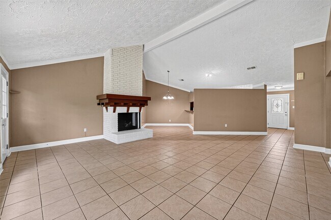 Building Photo - 15815 Thistledew Dr