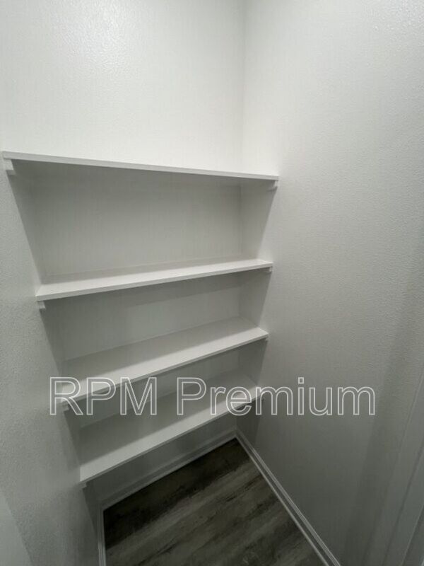 Building Photo - 1255 Drago Dr