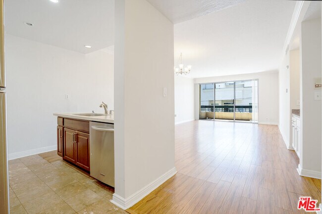 Building Photo - 447 La Fayette Park Pl
