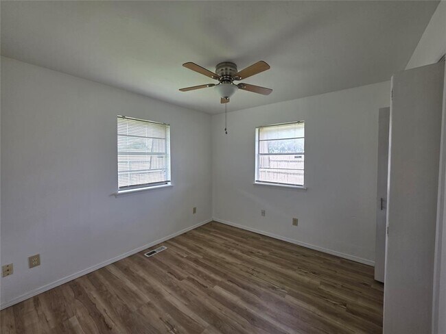 Building Photo - 939 SW 98th St