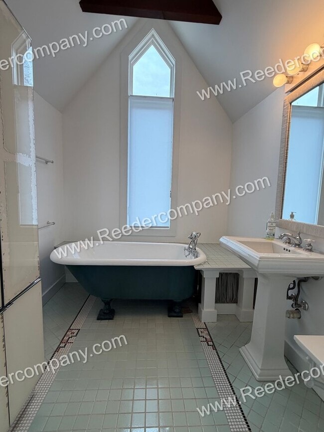 Building Photo - Beautifully updated 3 bed 2 bath house in Miller Beach.