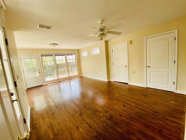 Building Photo - 98 Lummus Dr.- Bonnie's Cottage