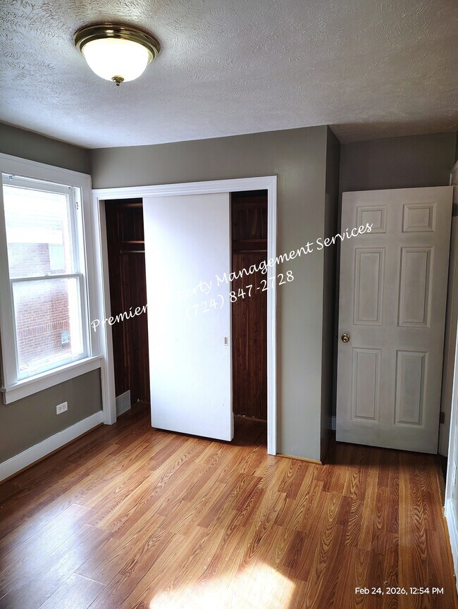 Building Photo - 903 23rd St