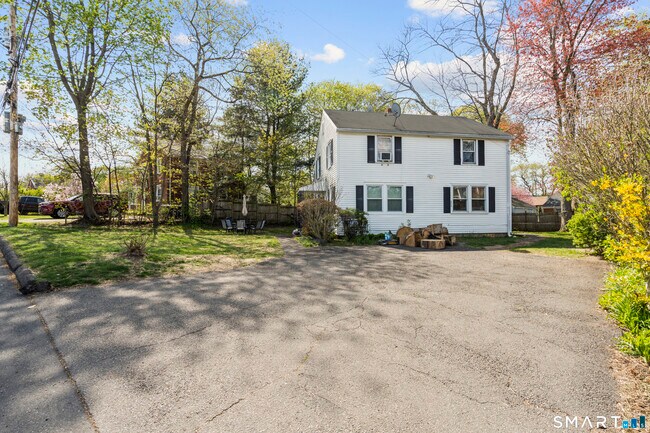 Building Photo - 224 Melville Dr