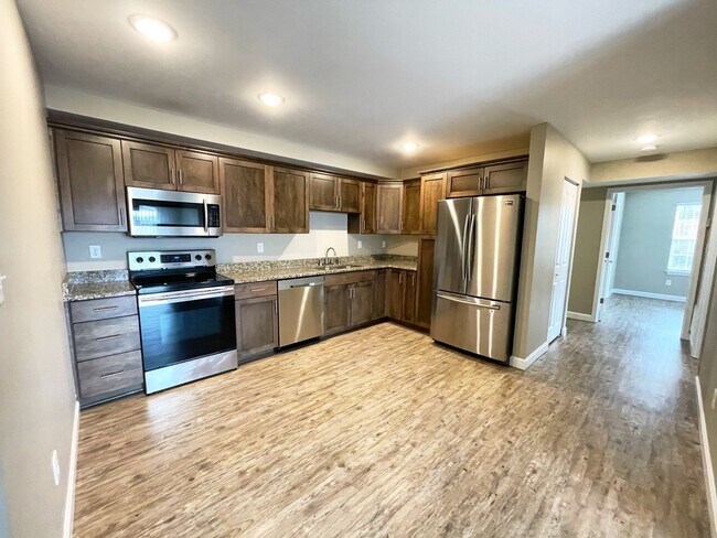 Building Photo - Silver Creek Apartments