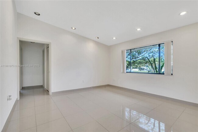 Building Photo - 4585 SW 87th Ave