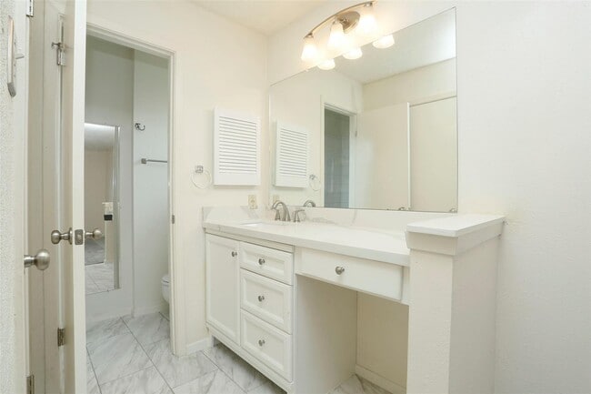 Building Photo - 1418 Crawley Ct