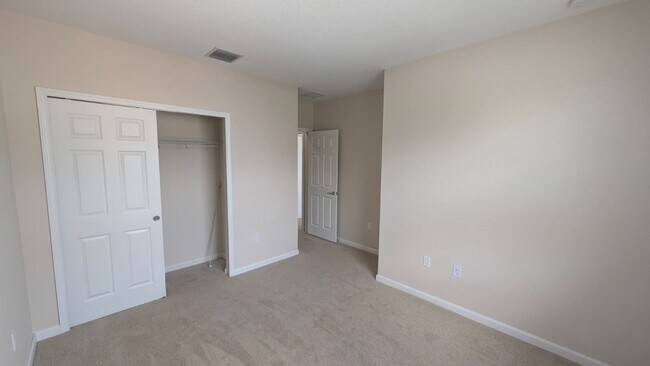 Building Photo - Spacious Townhome in Desirable Vizcaya Falls 3-bedroom, 2.5-bath townhome