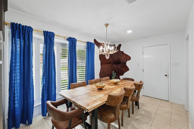 Building Photo - 328 Shawnee Trail