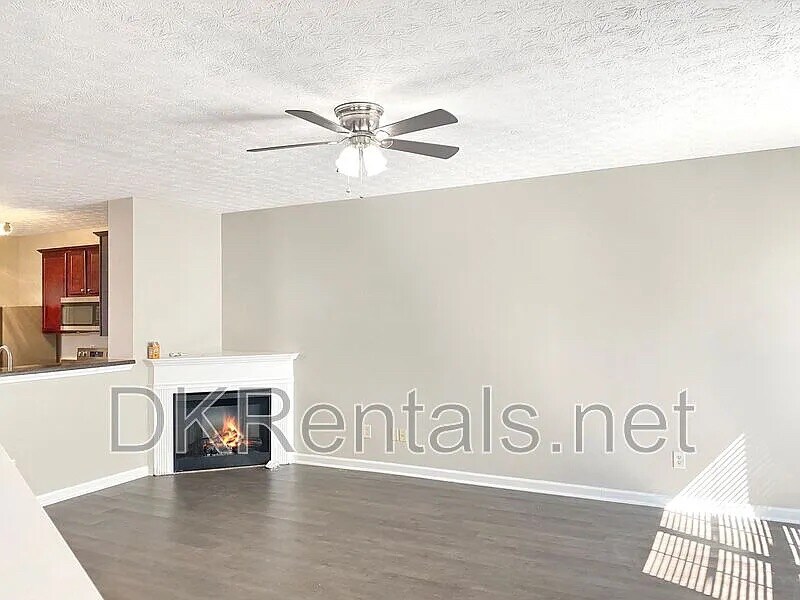 Building Photo - Room in Townhome on High Park Ln