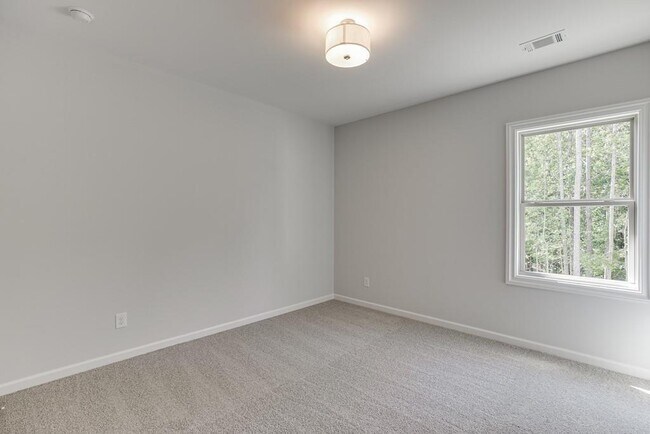 Building Photo - 5580 Suwanee Dam Rd
