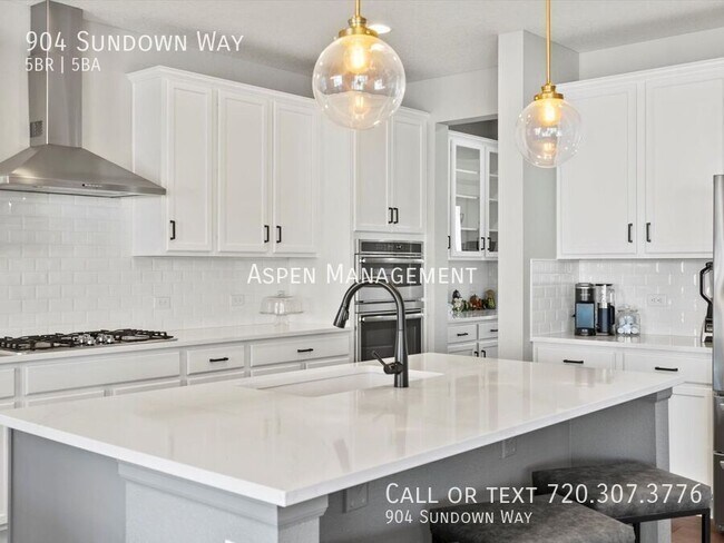 Building Photo - 904 Sundown Way