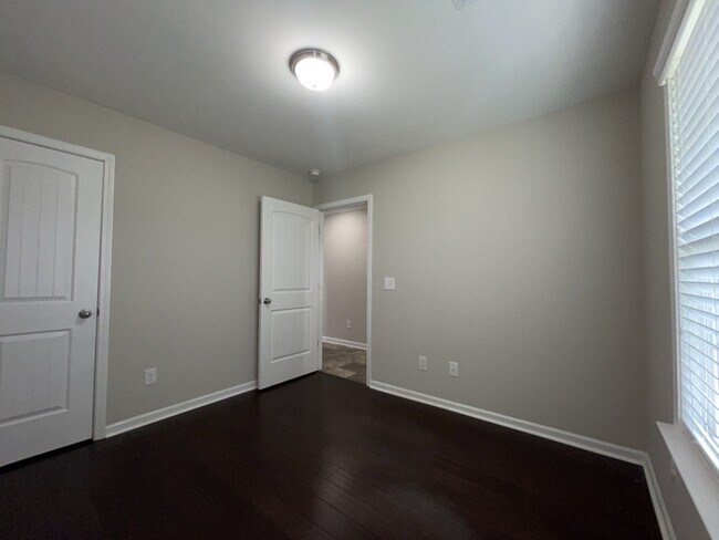 Building Photo - 131 Screech Dr