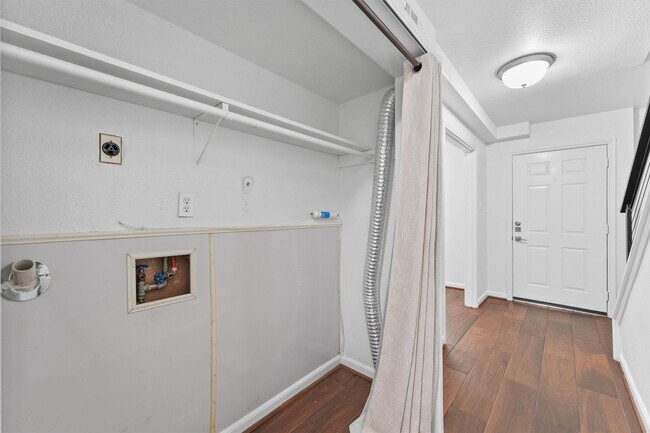 Building Photo - 11515 Burdine St