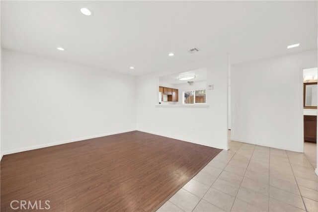 Building Photo - 980 E Mission Ave