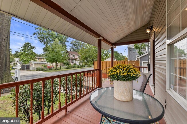 Building Photo - 2231 Otis St NE