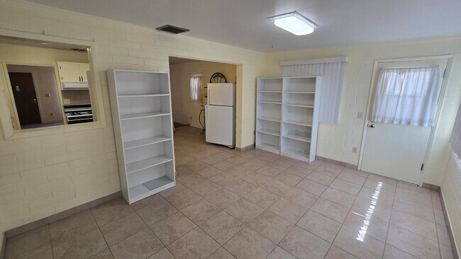Building Photo - 10806 N 110th Dr