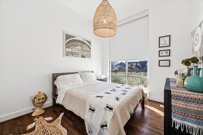 Building Photo - 2211 Briarglen Dr