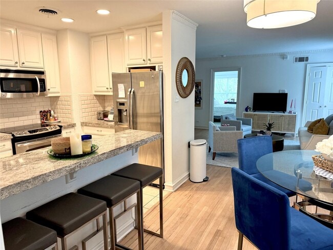 Building Photo - 4538 Roland-
