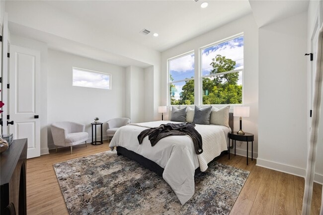 Building Photo - 835 Rachel St