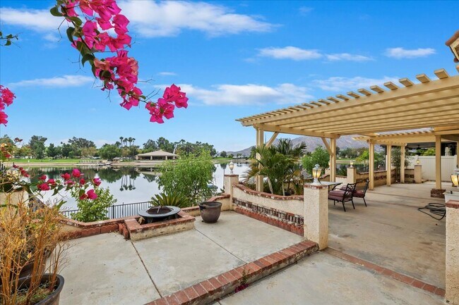 Building Photo - Lakefront Home for Lease – Panoramic Views...