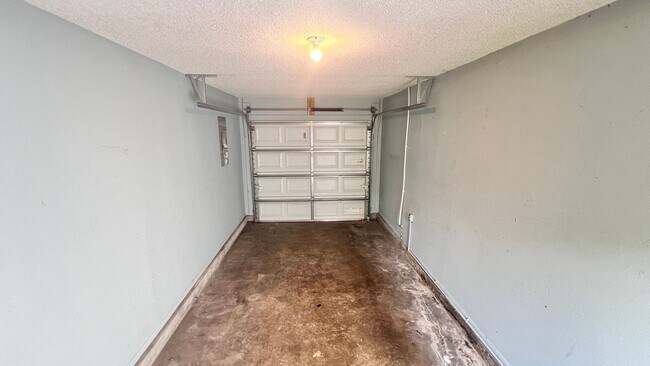 Building Photo - Beautiful 3/2 Home Located In Waterford La...