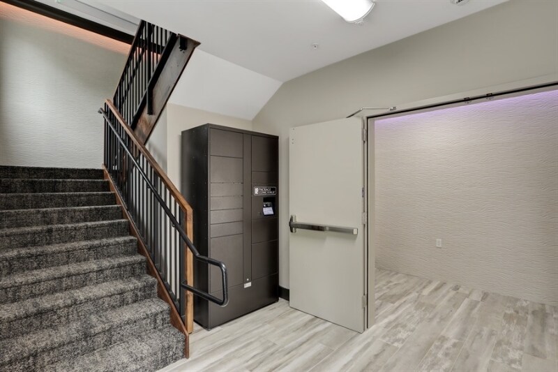 Building Photo - 820 B St