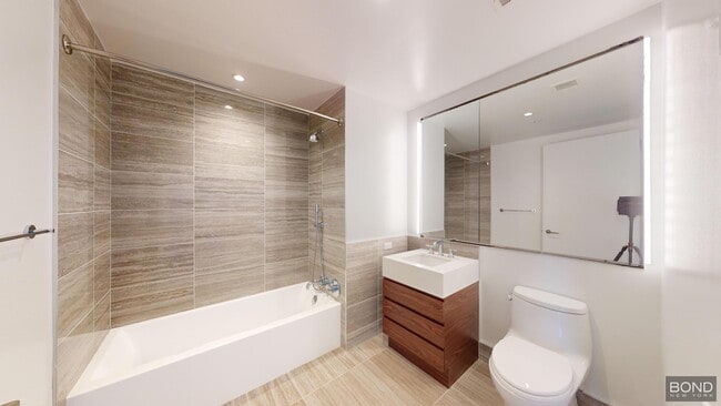 Building Photo - 635 W 59th St